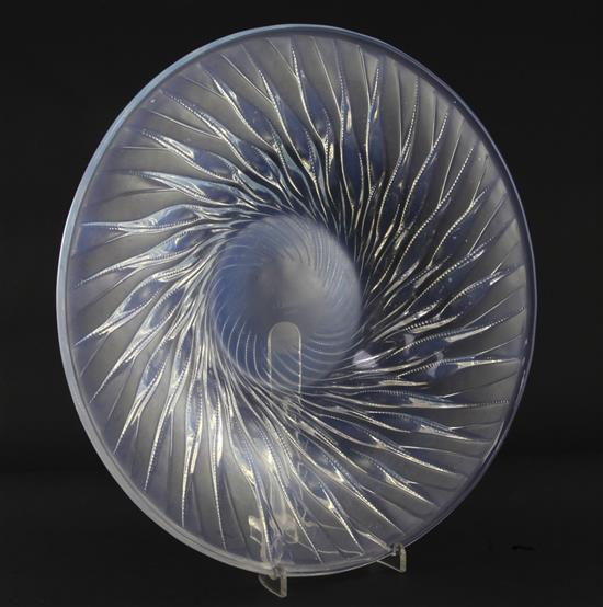 A René Lalique Algues opalescent glass dish, 36.5cm